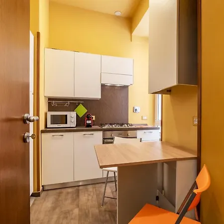 Guest Host - Rione Prati Quiet & Cozy *