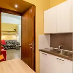 Apartment Guesthost - Rione Prati Quiet & Cozy