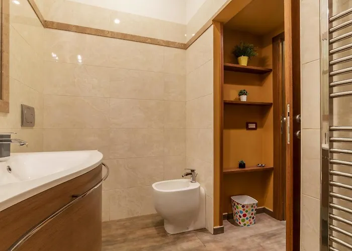 Guest Host - Rione Prati Quiet & Cozy