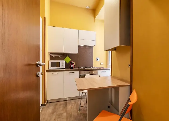 Guest Host - Rione Prati Quiet & Cozy *