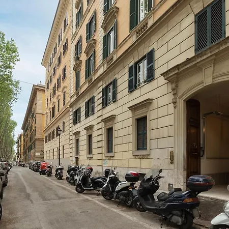 Guest Host - Rione Prati Quiet & Cozy Appartement *