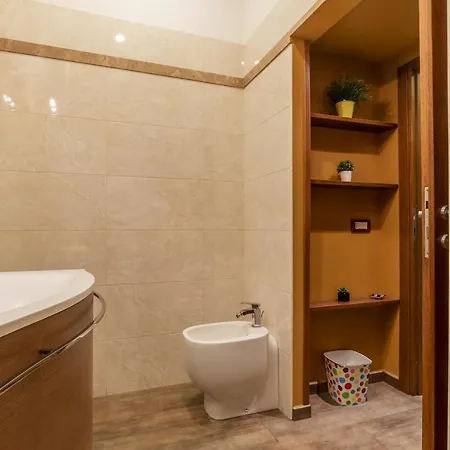 Guest Host - Rione Prati Quiet & Cozy