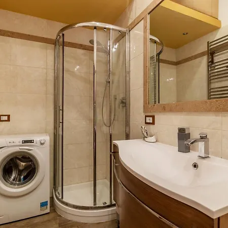 Guest Host - Rione Prati Quiet & Cozy *